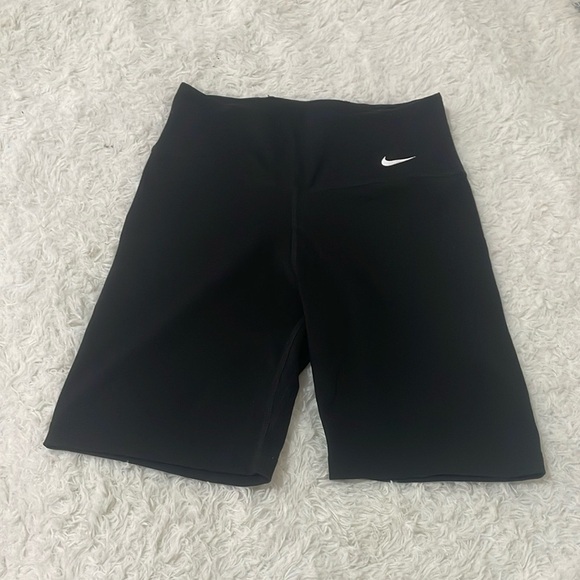 Nike Women's Black leggings Shorts - Picture 1 of 9
